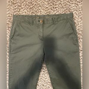 Gap Khakis Broken In Straight in Olive. size 4